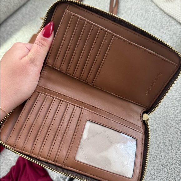 Michael Kors purse and wallet - Picture 3 of 7